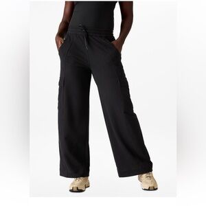 Retroterry Black High Rise Wide Leg Cargo Pant. Petite Medium